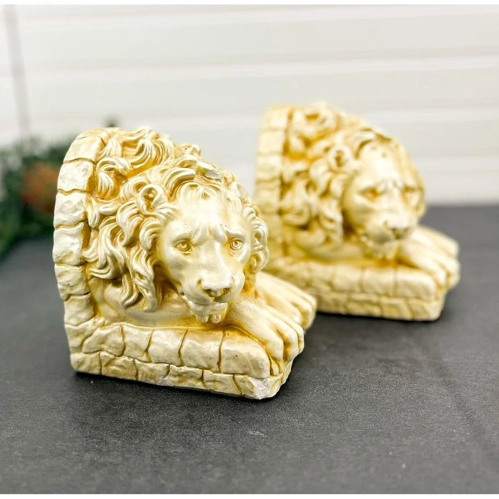 Vintage Pearl Chalkware Lion Bookends: Art Deco Shelf Decor